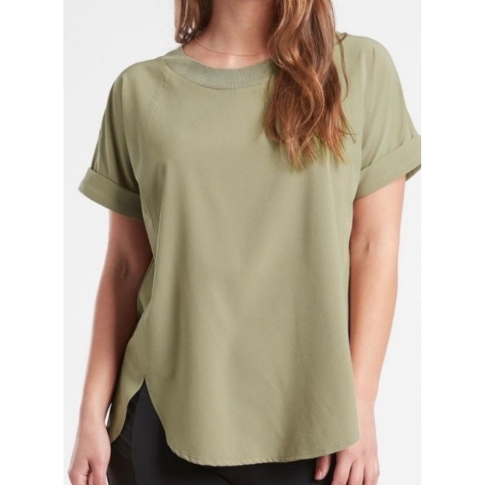 Athleta Zephyr Tee 2.0 Medium Green Athletic Hiking Athleisure Active Gorpcore‎